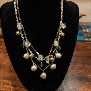 Elegant Gold and Pearl Necklace